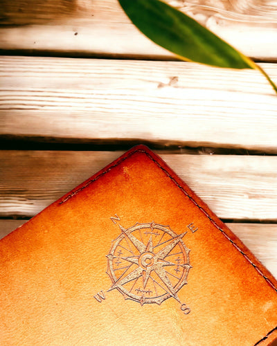 Estojo "Viajante" - Embalagem de Couro para Passaporte, personalização com gravação - 2 variantes de cor