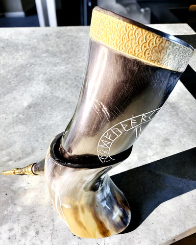 Caneca de Chifre "Viking Valor" - Gravada à Mão, Qualidade Premium - 4 variantes à escolha