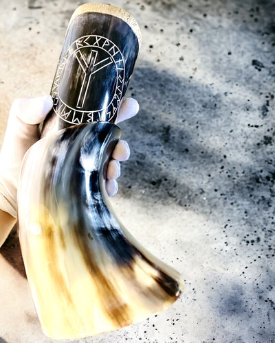 Caneca de Chifre "Viking Valor" - Gravada à Mão, Qualidade Premium - 4 variantes à escolha