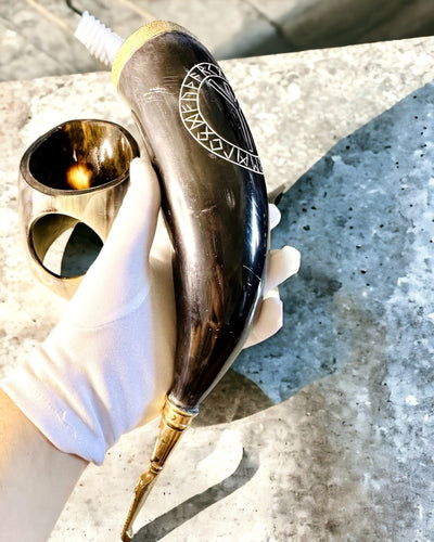 Caneca de Chifre "Viking Valor" - Gravada à Mão, Qualidade Premium - 4 variantes à escolha