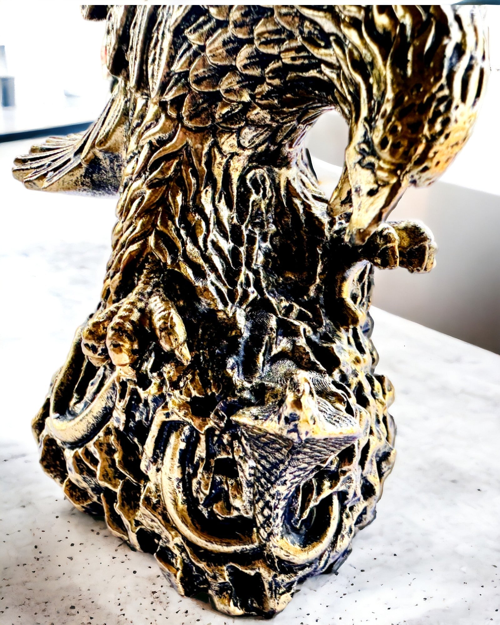 Águia Real – Estatueta Decorativa de Resina com Opção de Gravação