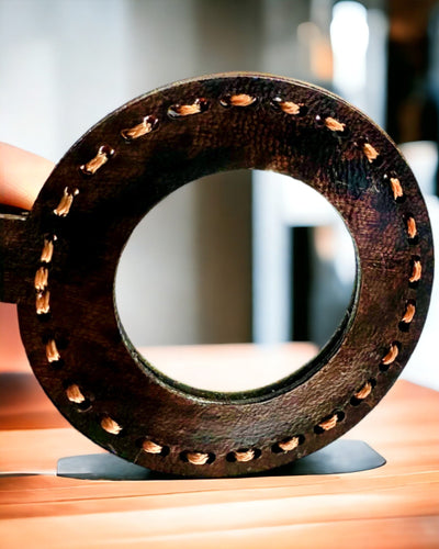 Lupa Indiana Artefato, couro, feito à mão - possibilidade de personalização com gravação