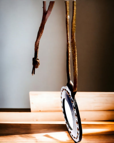 Lupa Indiana Artefato, couro, feito à mão - possibilidade de personalização com gravação