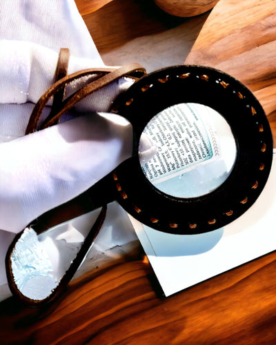 Lupa Indiana Artefato, couro, feito à mão - possibilidade de personalização com gravação