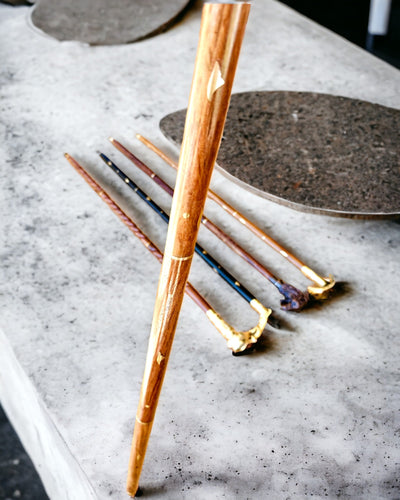 Laska Spacerowa Wolf - Madeira de Manga Indiana com Possibilidade de Gravação, castanho com adornos dourados