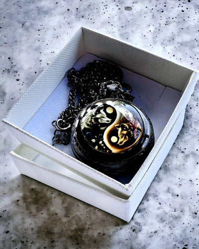 Relógio de Bolso "Mystic Wolves" com opção de personalização por gravação