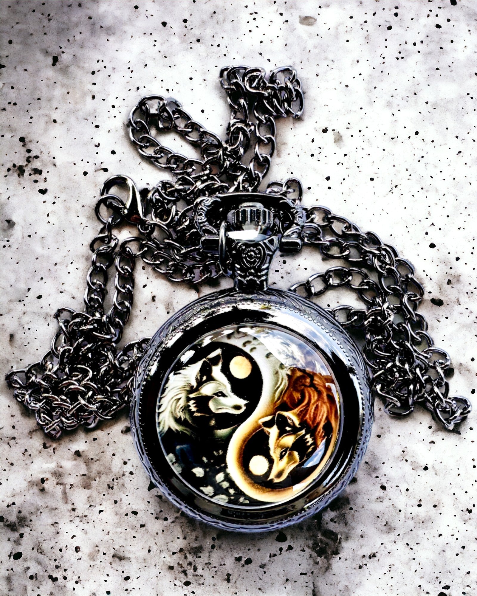 Relógio de Bolso "Mystic Wolves" com opção de personalização por gravação