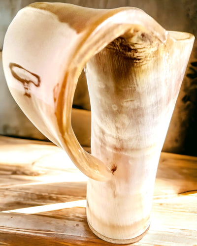 Caneca Esculpida 'Majstersztyk' com possibilidade de personalização por gravação - 5 variantes de cores