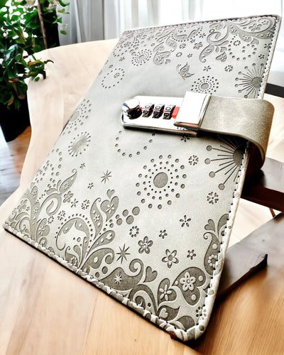 Caderno Exclusivo, pele PU, A5 com Fecho de Combinação - "Secret Journal", personalização com gravação