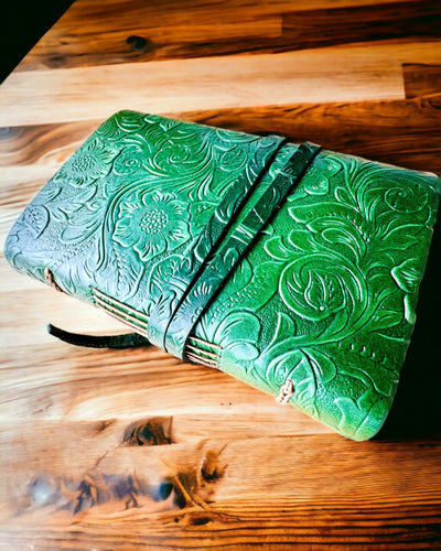 Notatnik Premium em Couro "Elegância da Natureza" - 200 páginas, 120g, caderno, bloco de desenho, 2 cores à escolha, personalização com gravação