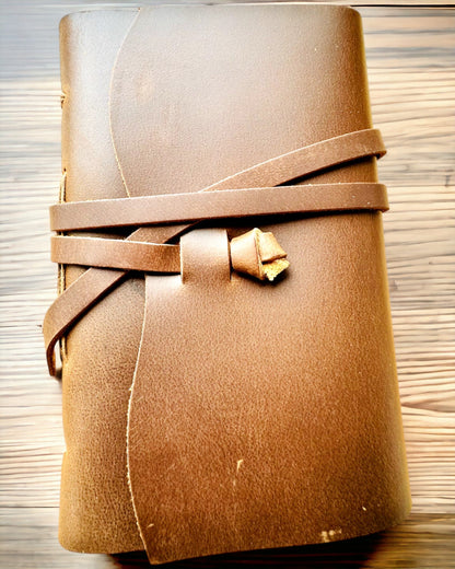 Notatnik Premium "RetroNotes" – Caderno Elegante de Pele Verdadeira - 200 páginas, 120g, caderno, bloco de desenho, cor castanha, personalização com gravação