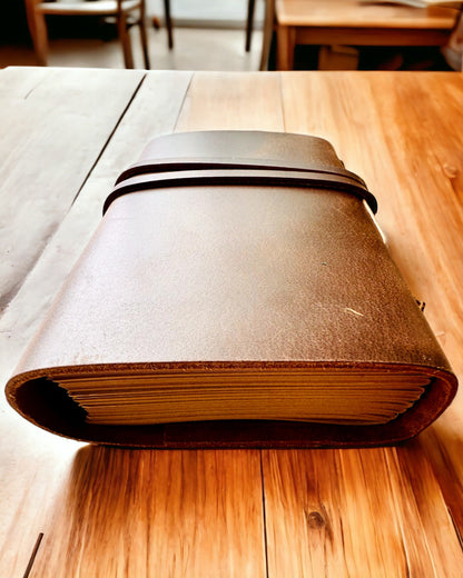 Notatnik Premium "RetroNotes" – Caderno Elegante de Pele Verdadeira - 200 páginas, 120g, caderno, bloco de desenho, cor castanha, personalização com gravação