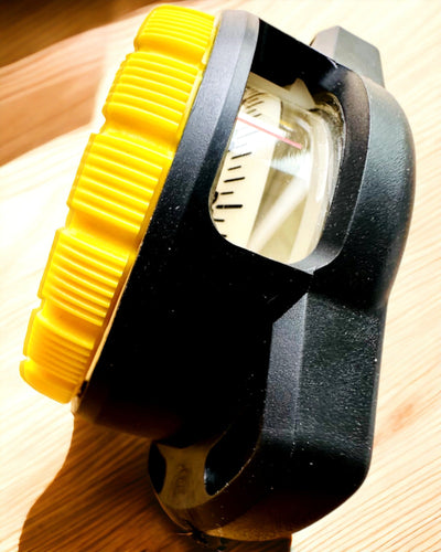 Bússola de mergulho AquaGuide - bússola à prova de água com função de luminescência e correia flexível, possibilidade de personalização