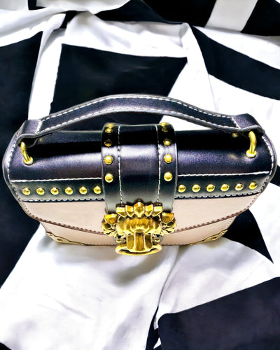 Bolsa Quadrada de Ombro Roxo Claro com Motivo de Leão – Bolsa Elegante de Pele PU Texturizada. Personalização com gravação