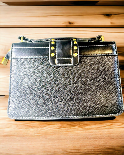 Bolsa Quadrada de Ombro com Acento de Leão - cor preta