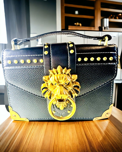 Bolsa Quadrada de Ombro com Acento de Leão - cor preta