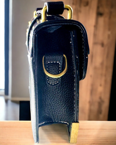 Bolsa Quadrada de Ombro com Acento de Leão - cor preta