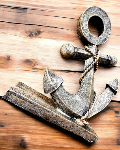 Escultura Rústica de Âncora em Resina - "Lenda do Mar", personalização da âncora com gravação