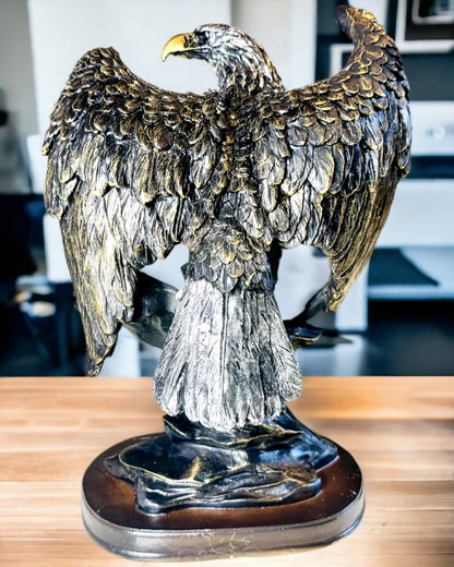 Estatueta Decorativa "Águia Voadora" – Majestoso Símbolo de Força e Liberdade
