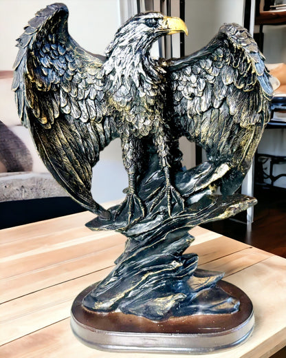 Estatueta Decorativa "Águia Voadora" – Majestoso Símbolo de Força e Liberdade