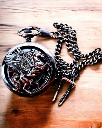 Relógio de Bolso "Equus Tempus" - Cor: Castanho, Ouro Rosa com Motivo de Cavalo, possibilidade de personalização com gravação