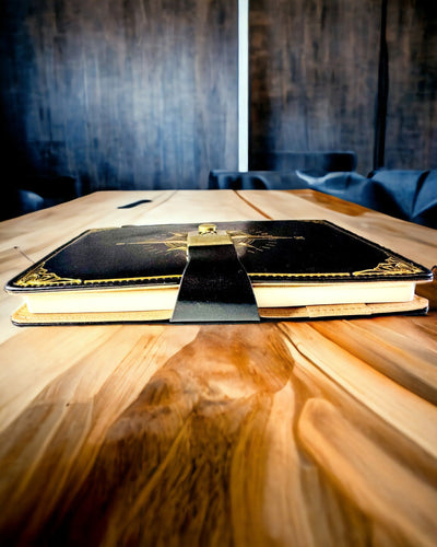 Notatnik Premium com Fecho de Código A5 - Estilo Vintage com Bússola, Design Japonês, Artigos de Papelaria para Estudantes e Negócios. Personalização com gravação