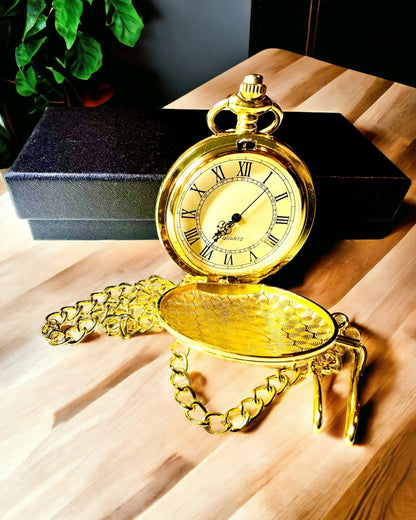 Relógio de Bolso Vintage em Cor Dourada com Entalhes – Acessório Masculino Elegante, Ideia de Presente Ideal