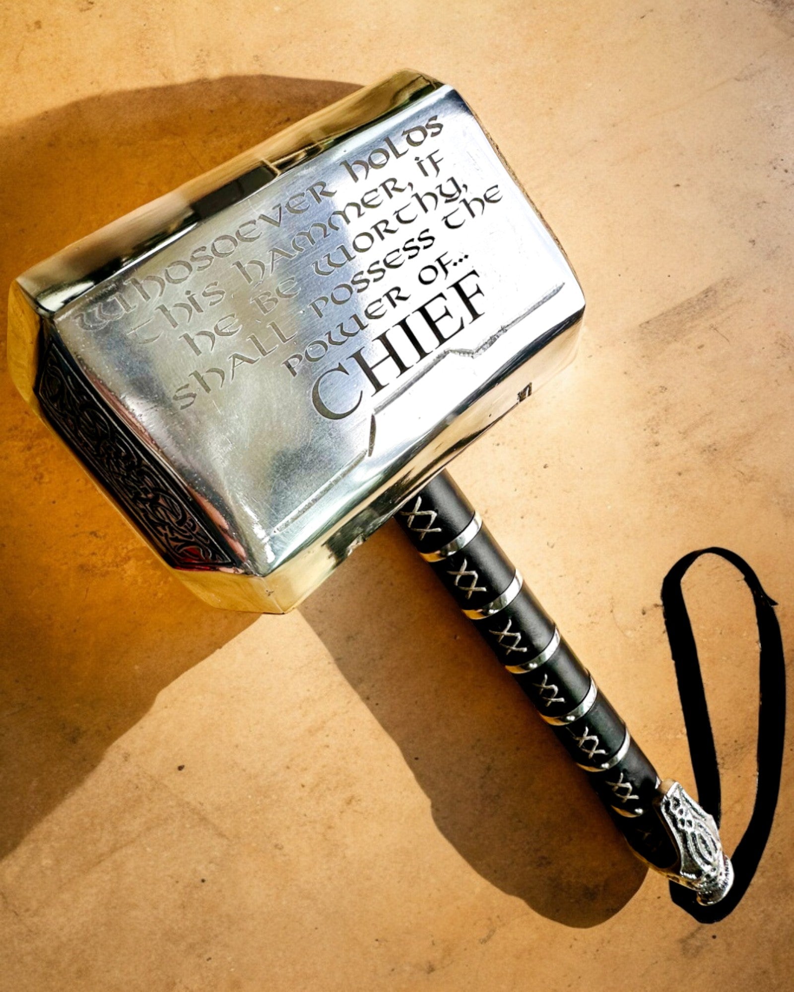 Martelo de Thor "Chief" - Martelo Artesanal Feito à Mão, personalização com gravação para presente