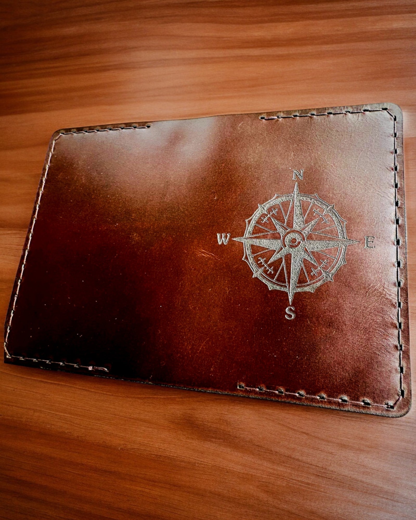 Estojo "Viajante" - Embalagem de Couro para Passaporte, personalização com gravação - 2 variantes de cor