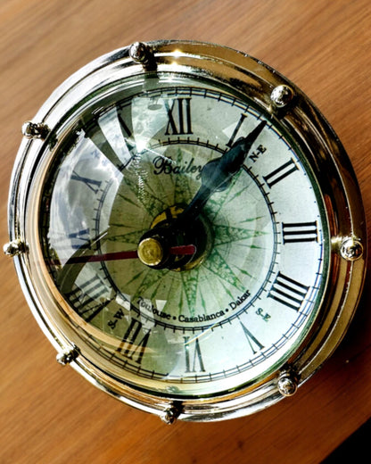 Bailey Compass Clock - Elegante Relógio com motivo de Bússola com Possibilidade de Gravação