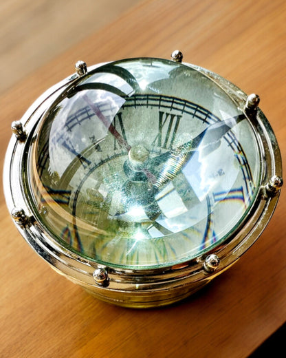 Bailey Compass Clock - Elegante Relógio com motivo de Bússola com Possibilidade de Gravação