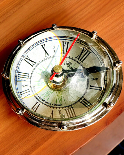 Bailey Compass Clock - Elegante Relógio com motivo de Bússola com Possibilidade de Gravação