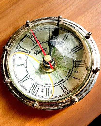 Bailey Compass Clock - Elegante Relógio com motivo de Bússola com Possibilidade de Gravação