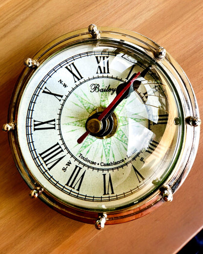 Bailey Compass Clock - Elegante Relógio com motivo de Bússola com Possibilidade de Gravação