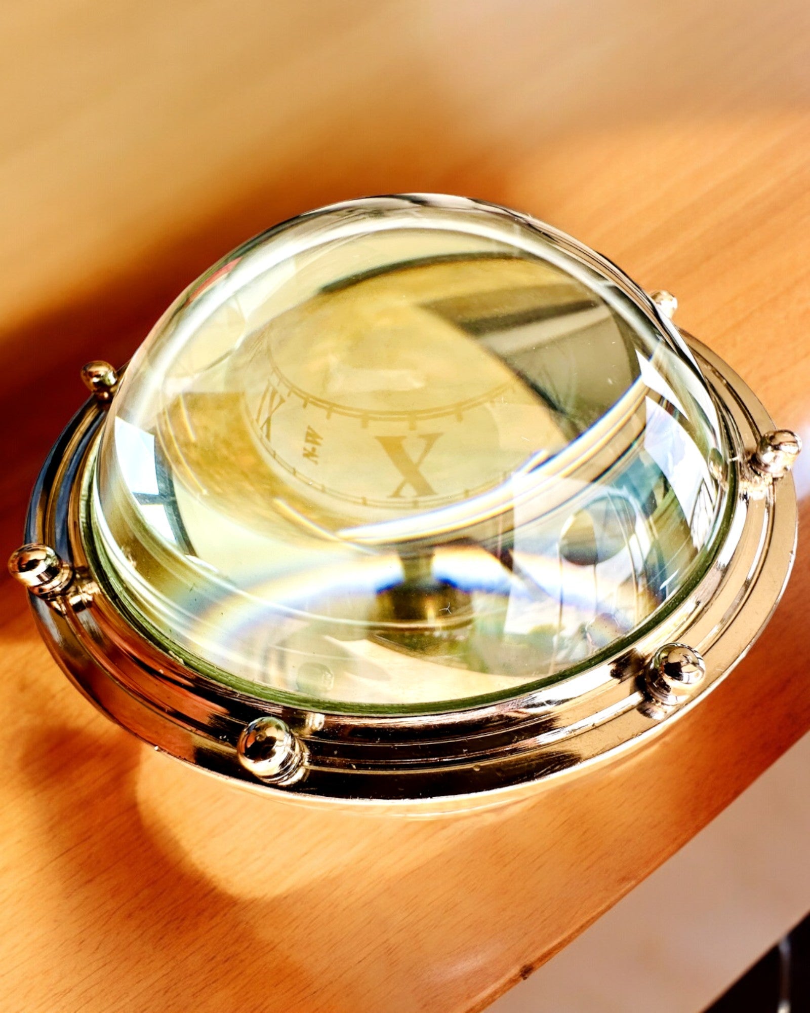 Bailey Compass Clock - Elegante Relógio com motivo de Bússola com Possibilidade de Gravação