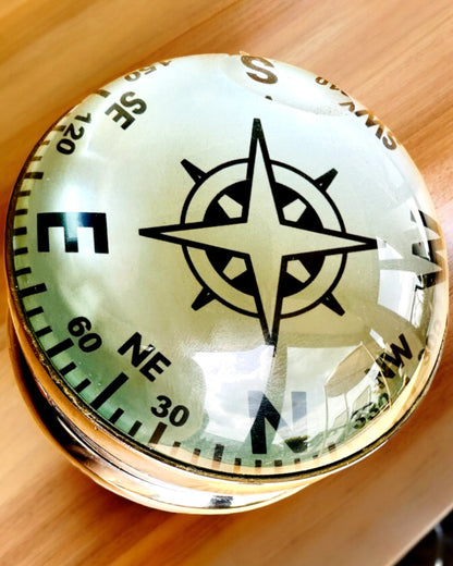 Bailey Compass Clock - Elegante Relógio com motivo de Bússola com Possibilidade de Gravação