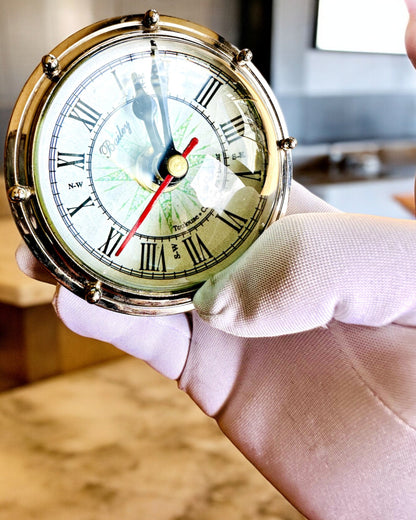 Bailey Compass Clock - Elegante Relógio com motivo de Bússola com Possibilidade de Gravação