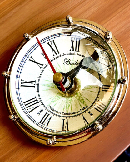 Bailey Compass Clock - Elegante Relógio com motivo de Bússola com Possibilidade de Gravação