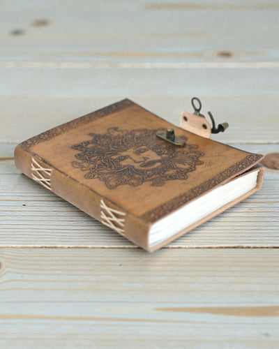 Sylva Spirit – Caderno de Couro Greenman com Fecho Metálico