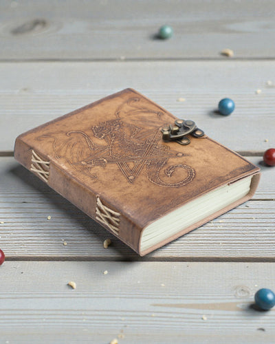 Caderno de Couro Dragão Guardião das Lendas – Gravado à Mão 20 × 15 cm