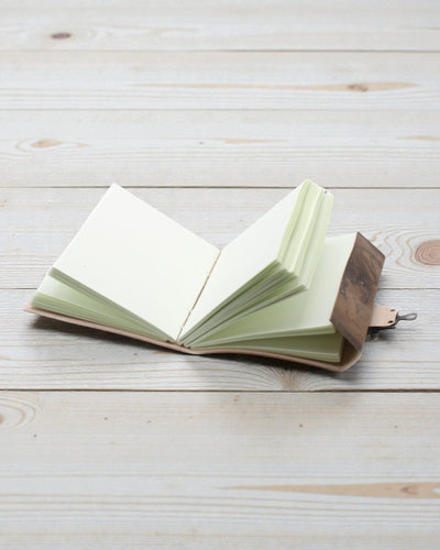 Caderno de Couro Dragão Guardião das Lendas – Gravado à Mão 20 × 15 cm