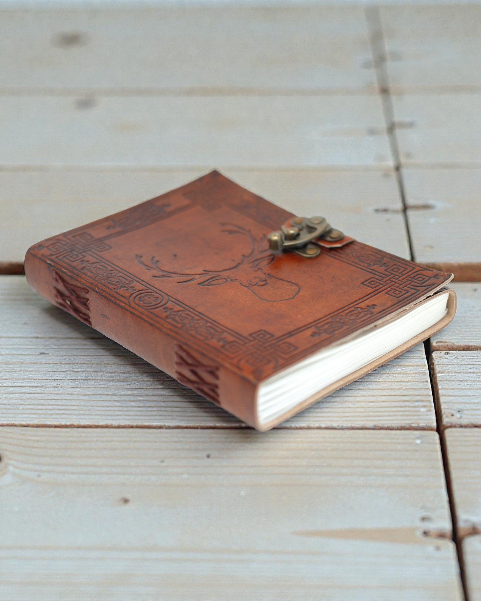 Cervus Spirit – Caderno de Notas em Couro com Motivo de Veado