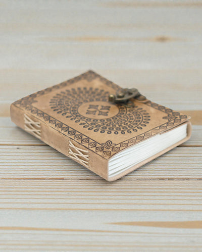 Mandala Harmonia – Caderno de Notas em Couro com Mandala em Relevo