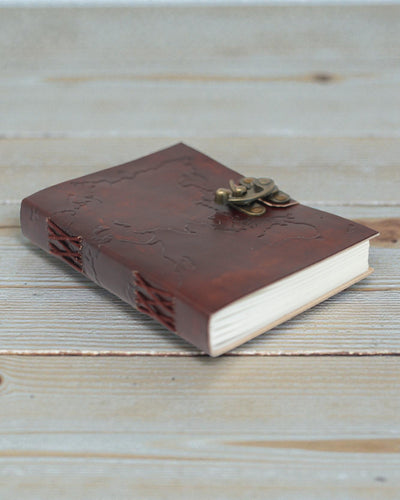 Terra Voyage – Caderno de Notas em Couro com Mapa-Múndi em Relevo