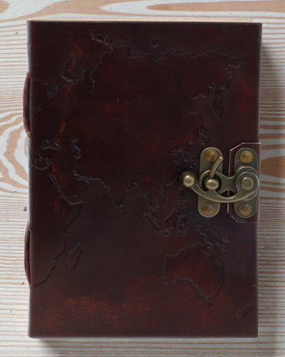 Terra Voyage – Caderno de Notas em Couro com Mapa-Múndi em Relevo