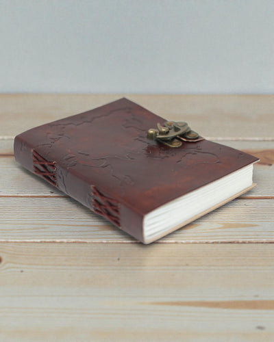 Terra Voyage – Caderno de Notas em Couro com Mapa-Múndi em Relevo