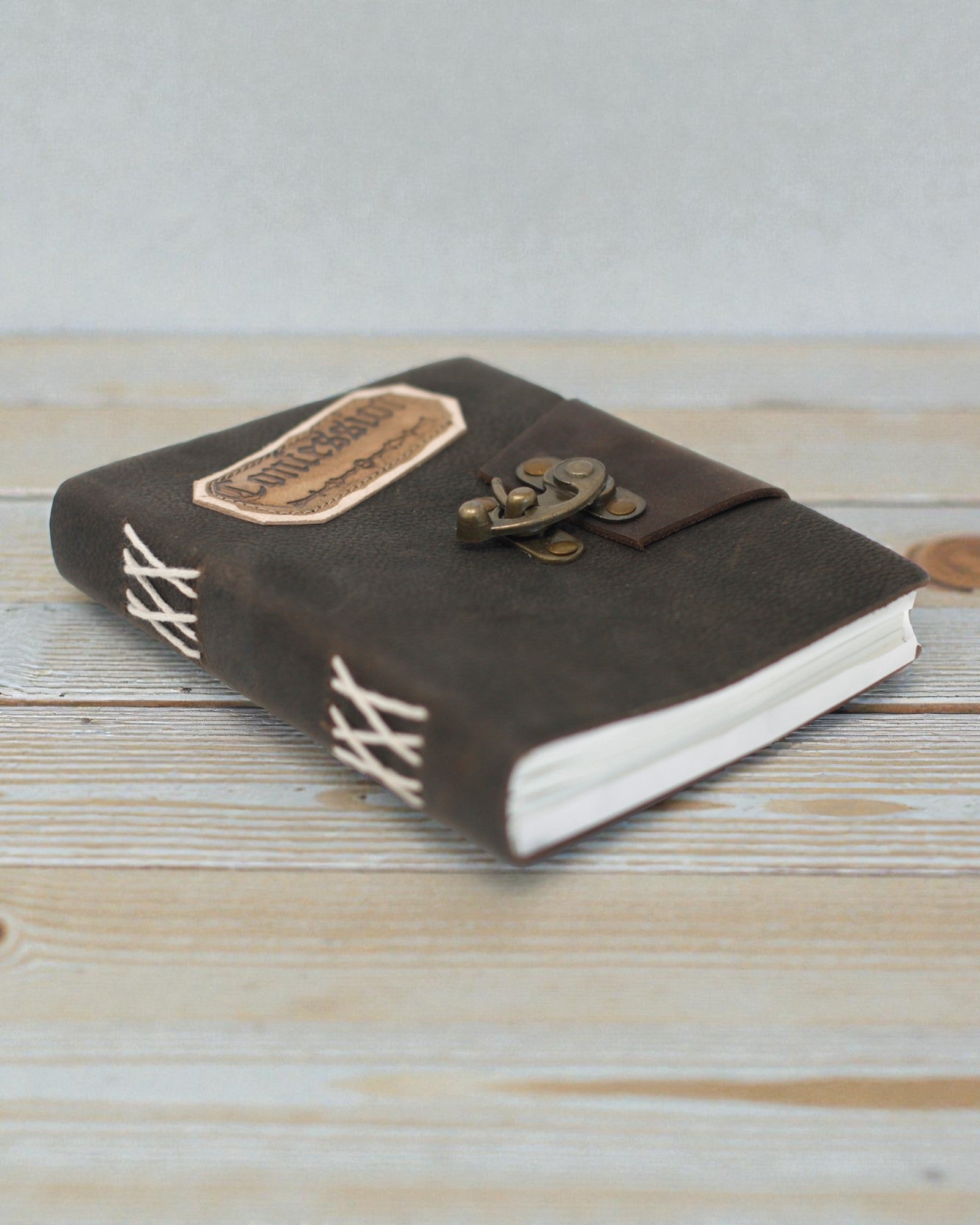 Secretum Anima – Caderno de Notas em Couro Confissão com Fecho