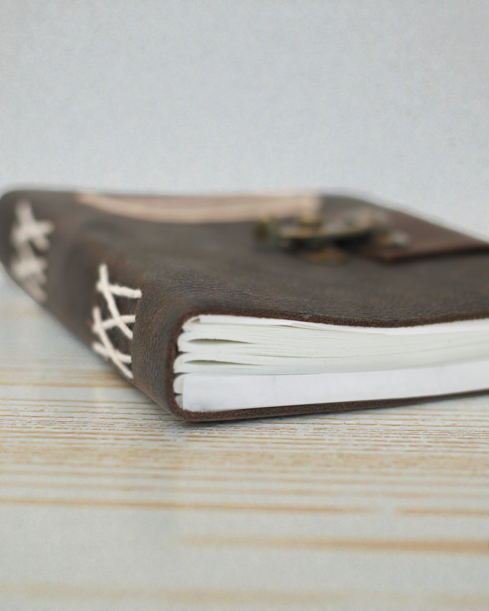 Secretum Anima – Caderno de Notas em Couro Confissão com Fecho