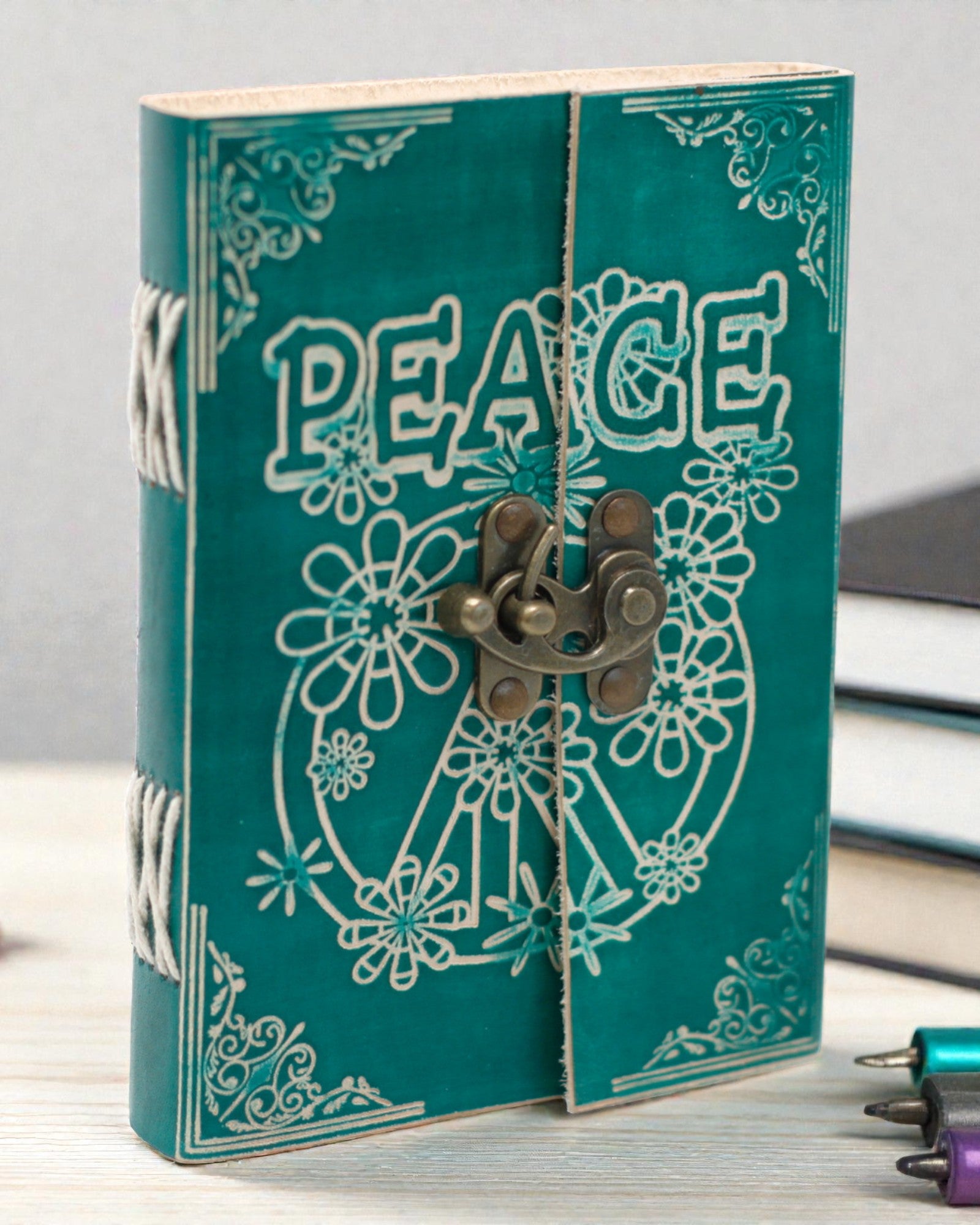 Caderno de notas em couro Green Peace com fecho (18x13 cm)