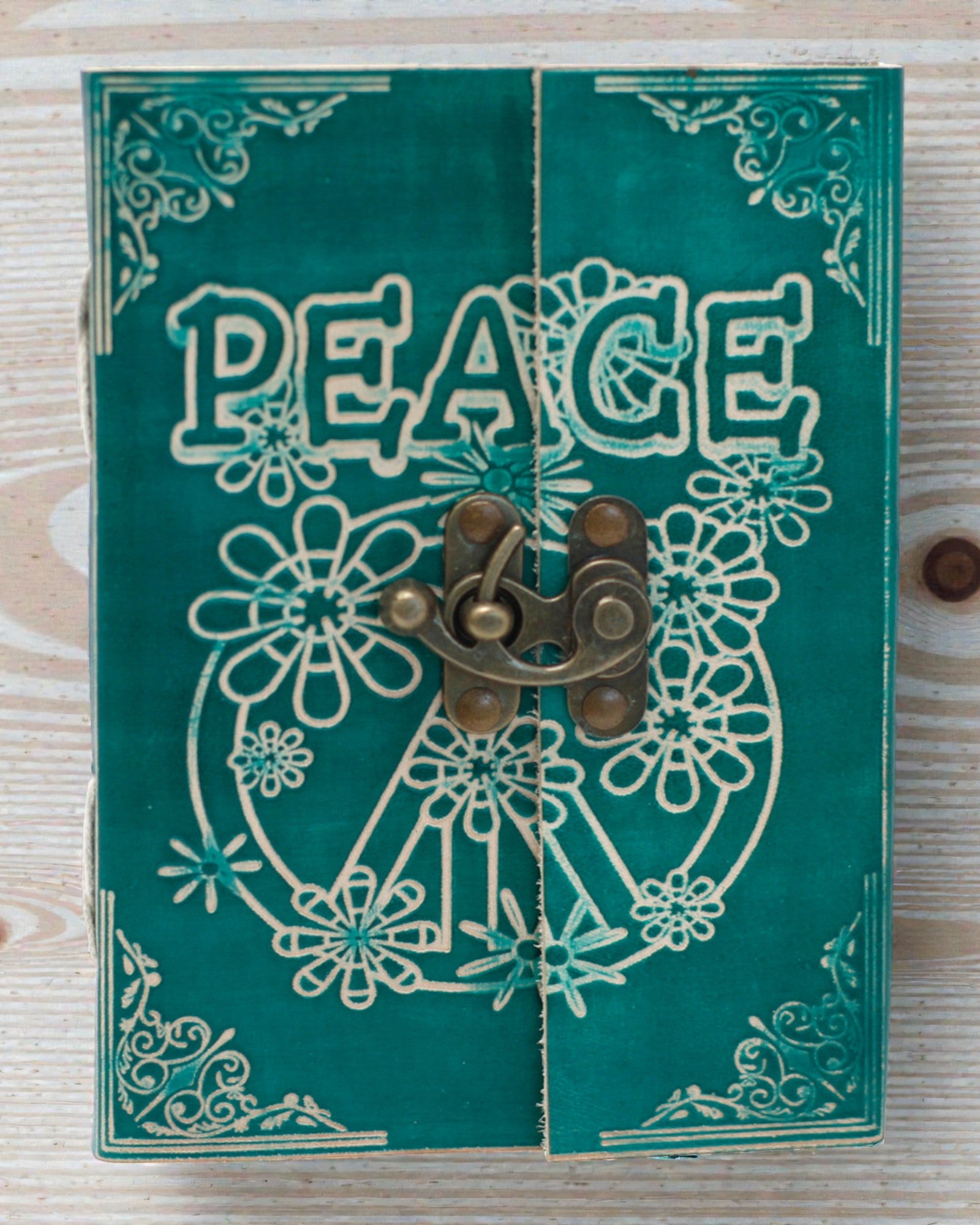 Caderno de notas em couro Green Peace com fecho (18x13 cm)